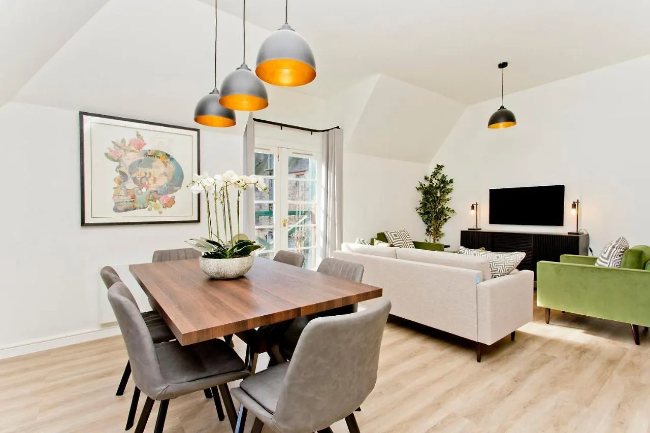Contacts de Newly Reno\'D 2 Bed With Free Parking
